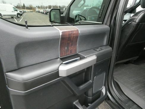 Used 2017 Ford F150 Platinum w/ Equipment Group 701A Luxury image 41