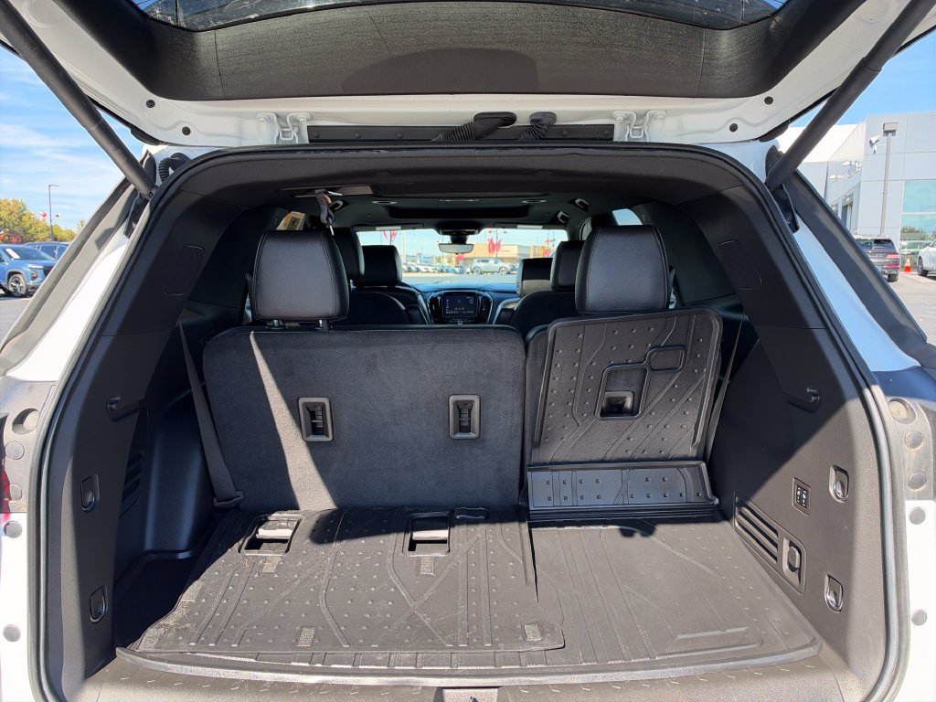 Used 2023 Chevrolet Traverse High Country AWD/4WD image 9