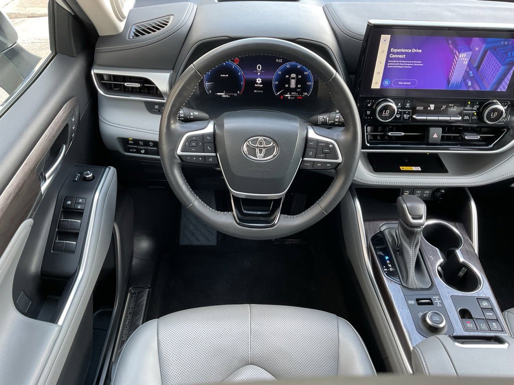Used 2023 Toyota Highlander Platinum AWD/4WD image 16