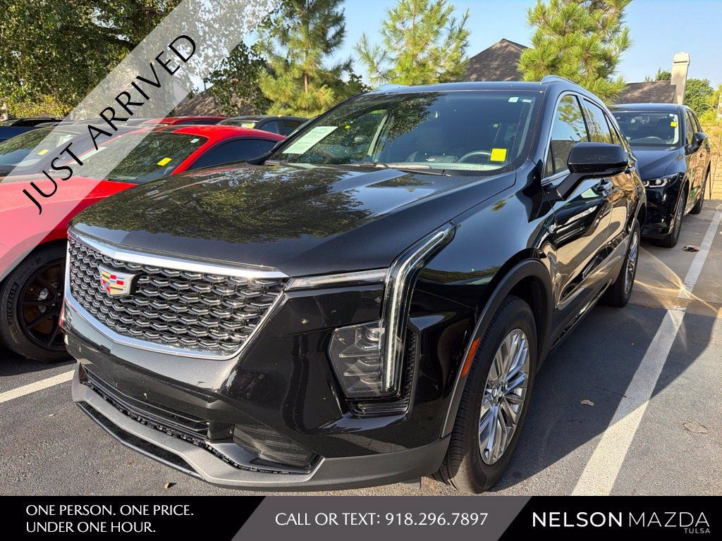 Used 2024 Cadillac XT4 Premium Luxury w/ Cold Weather Package AWD/4WD image 1