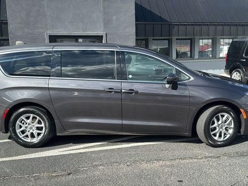Used 2023 Chrysler Voyager LX image 2