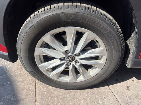 Used 2022 Toyota Corolla Cross LE image 9