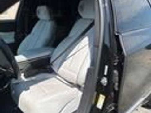 Used 2024 Cadillac Lyriq Luxury AWD/4WD image 3