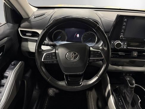 Used 2020 Toyota Highlander XLE image 25
