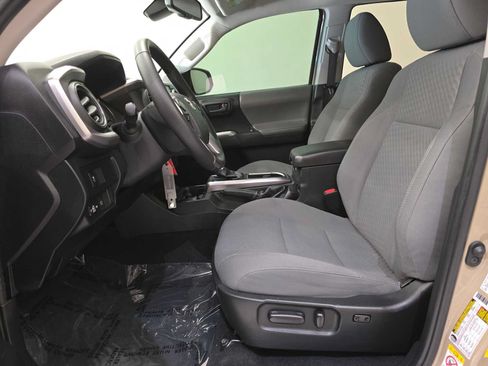 Used 2020 Toyota Tacoma SR5 AWD/4WD image 21