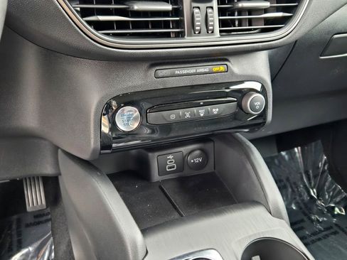 Used 2024 Ford Escape SE image 27