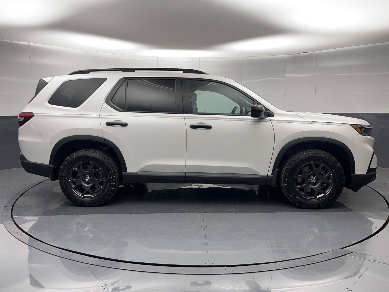 Certified 2025 Honda Pilot TrailSport image 39