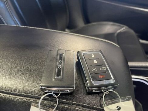 Used 2023 Jeep Grand Cherokee 4WD 4xe w/ Luxury Tech Group II image 38