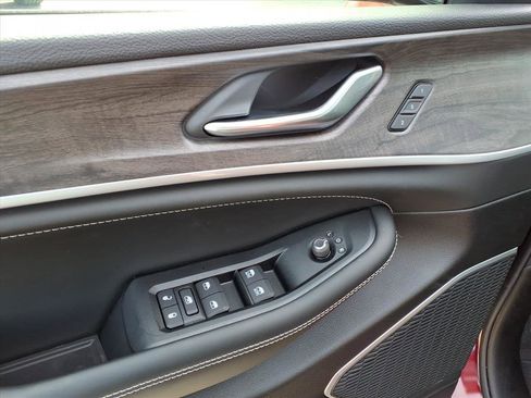 New 2026 Jeep Grand Cherokee Limited Reserve image 18