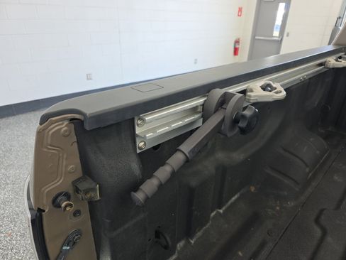 Used 2021 Nissan Titan PRO-4X w/ Pro-4x Convenience Package image 18