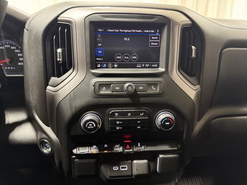 Used 2022 Chevrolet Silverado 1500 Custom image 17