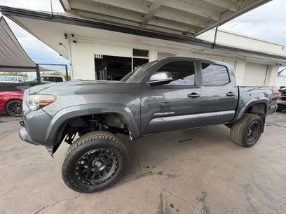 Used 2017 Toyota Tacoma TRD Sport w/ Tow Package (A/T)