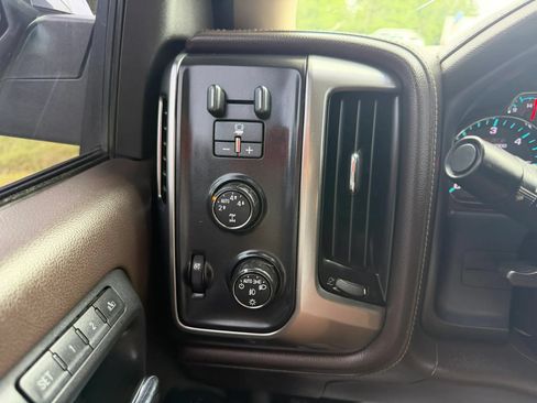 Used 2015 Chevrolet Silverado 1500 LTZ Z71 w/ LTZ Plus Package AWD/4WD image 9