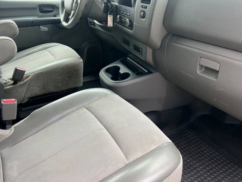Used 2018 Nissan NV 3500 S RWD image 19