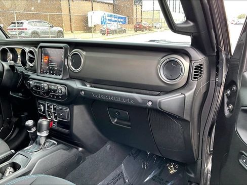 Used 2022 Jeep Wrangler Unlimited Rubicon 4xe w/ Cold Weather Group AWD/4WD image 15