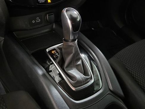 Used 2022 Nissan Rogue Sport S image 37