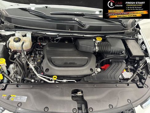 Used 2025 Chrysler Pacifica Limited FWD image 43