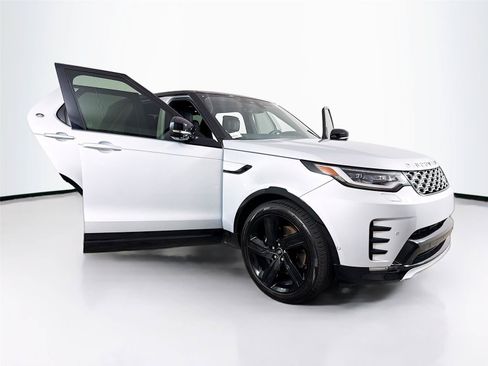 Used 2023 Land Rover Discovery Metropolitan Edition AWD/4WD image 44