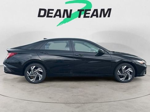 Certified 2025 Hyundai Elantra SEL FWD image 8