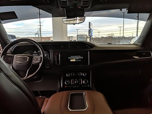 Used 2023 GMC Yukon Denali Ultimate image 17