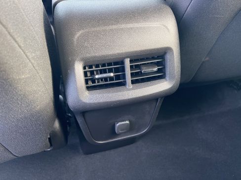 Used 2018 Chevrolet Equinox LT image 19