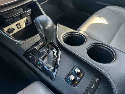 Used 2017 Toyota Avalon Limited image 31