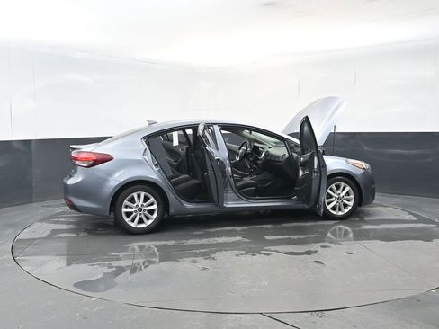Used 2017 Kia Forte S image 30