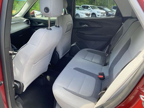 Used 2025 Chevrolet TrailBlazer LT AWD/4WD image 16