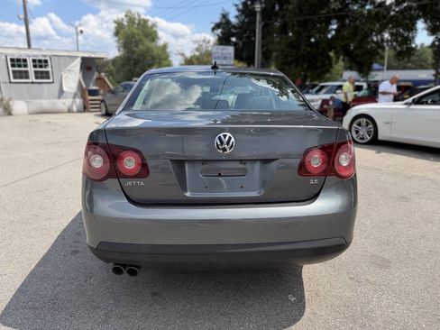 Used 2010 Volkswagen Jetta SE FWD image 5