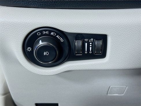 Used 2020 Chrysler Pacifica Limited image 10