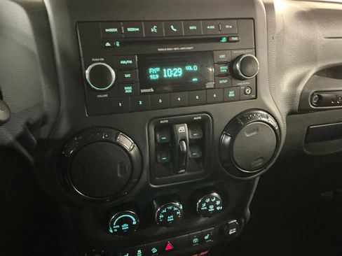 Used 2017 Jeep Wrangler Unlimited Rubicon image 18