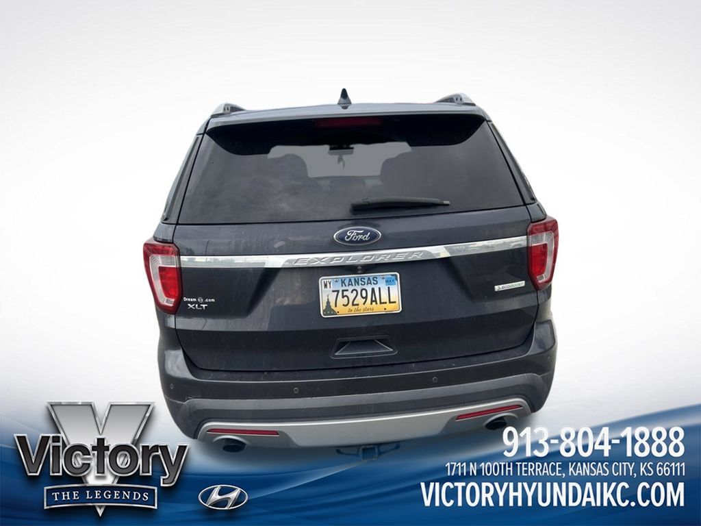 Used 2017 Ford Explorer XLT w/ Equipment Group 202A FWD image 6