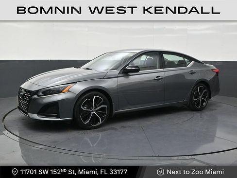 Used 2024 Nissan Altima 2.5 SR w/ SR Premium Package FWD image 1