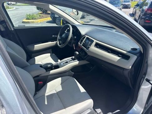 Used 2020 Honda HR-V LX image 11