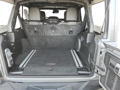 Used 2021 Jeep Wrangler Unlimited Rubicon w/ Trailer Tow Package image 31