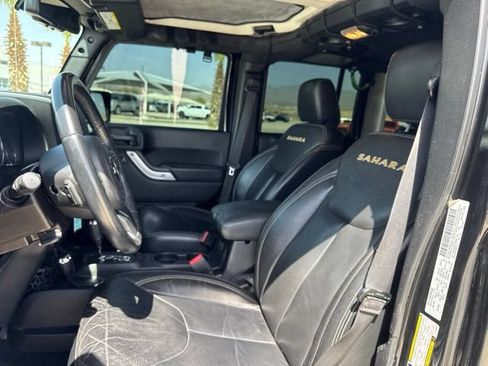 Used 2015 Jeep Wrangler Unlimited Sahara w/ Dual Top Group AWD/4WD image 18