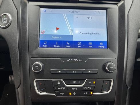 Used 2020 Ford Fusion SE w/ Equipment Group 151A FWD image 11
