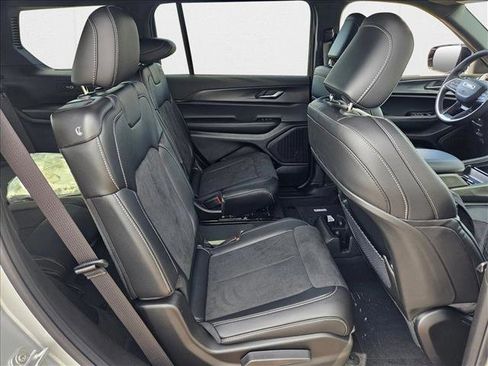 New 2025 Jeep Grand Cherokee L Altitude image 14