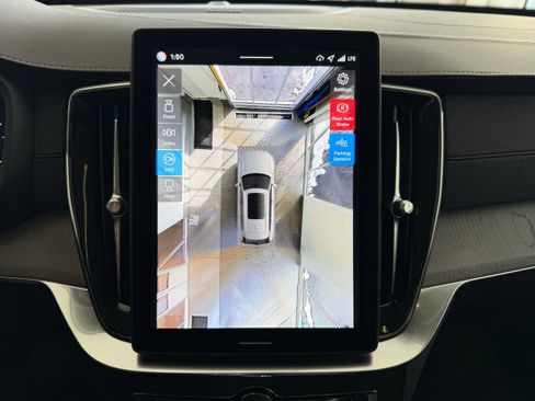 New 2026 Volvo XC90 T8 Ultra w/ Protection Package Premier image 18