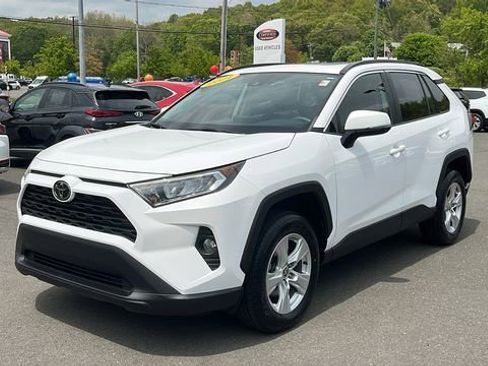 Certified 2021 Toyota RAV4 XLE w/ Convenience Package FWD image 3