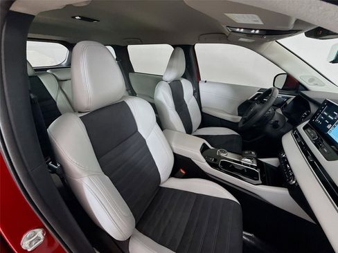 Used 2025 Mitsubishi Outlander SE image 24