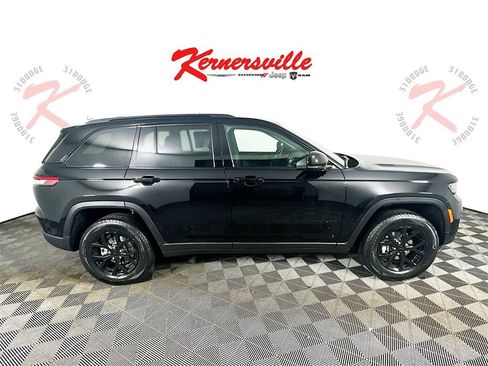 New 2025 Jeep Grand Cherokee Altitude image 8