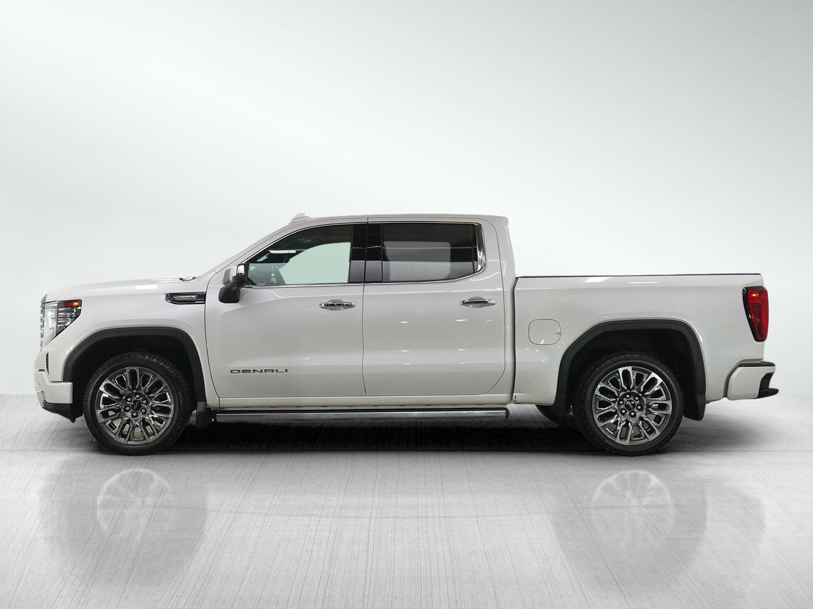 Used 2023 GMC Sierra 1500 Denali Ultimate AWD/4WD image 2