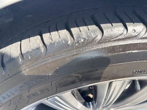 Used 2015 Lincoln MKS w/ Equipment Group 101A FWD image 32