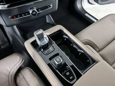 New 2026 Volvo XC90 B6 Ultra w/ Protection Package Premier AWD/4WD image 17