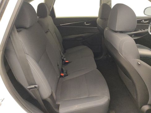 Used 2018 Kia Sorento FWD image 19