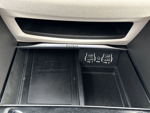 Used 2022 Chrysler Pacifica Limited image 35