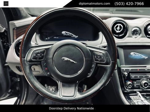 Used 2015 Jaguar XJ L Portfolio AWD/4WD image 30
