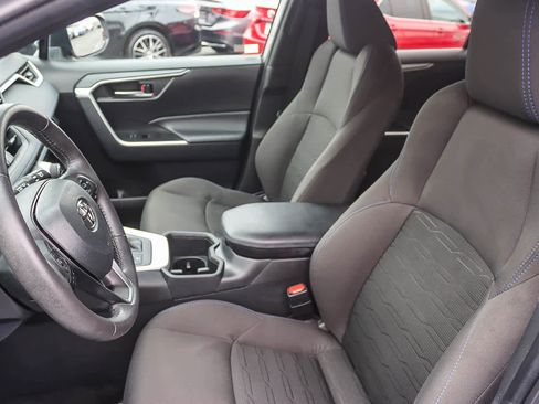Used 2022 Toyota RAV4 SE image 16
