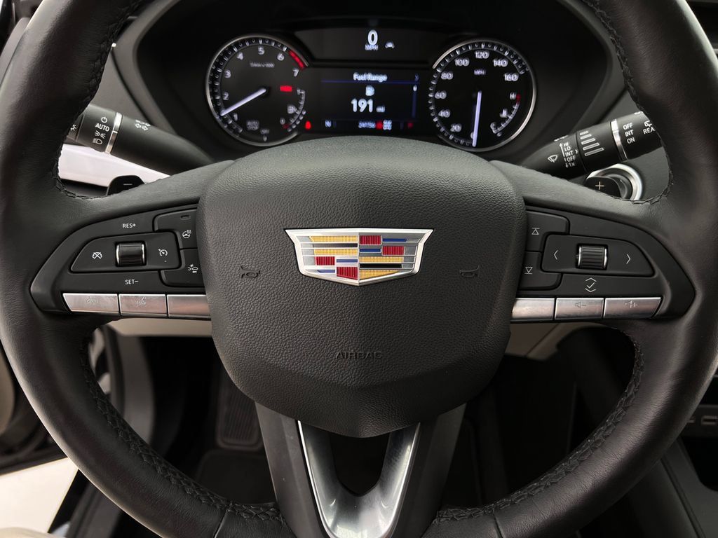 Used 2021 Cadillac XT4 Luxury w/ Cold Weather Package AWD/4WD image 16